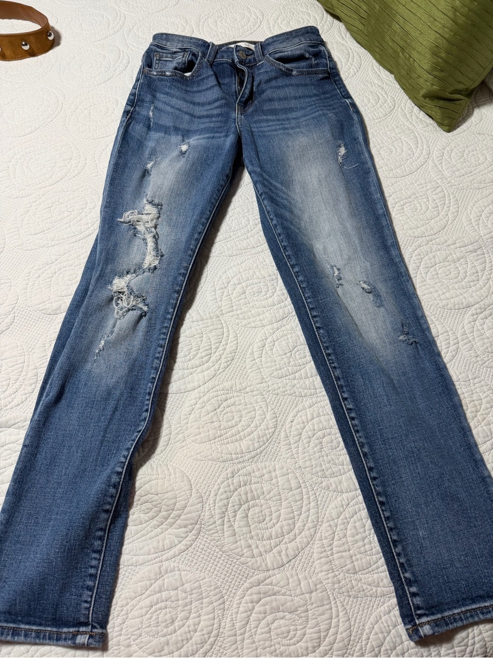 Women's Skinny Distressed Denim Jeans in Medium Blue